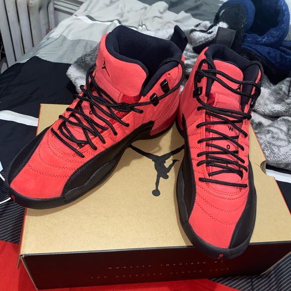 Jordan 12 reverse flue game